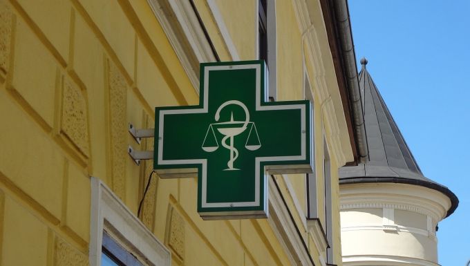 Telítődtek gyógyszertárakkal a romániai nagyvárosok