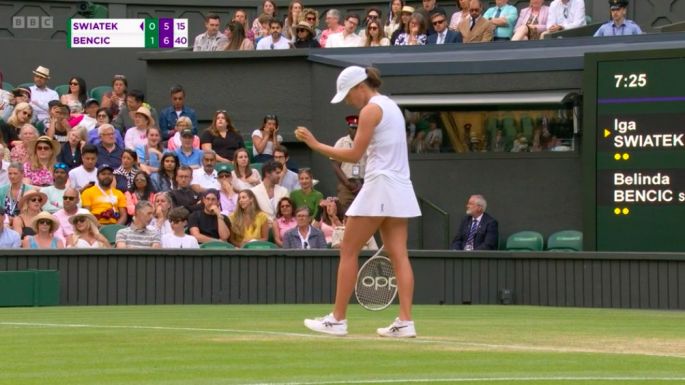Wimbledon: a világelső Iga Swiatek meccslabdákat hárítva jutott a negyeddöntőbe