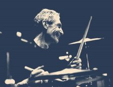 Charlie Wattsnak, a Rolling Stones dobosának gyűjteményéből rendeznek árverést Londonban