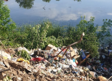 Harmincezer tonnányi szemetet mertek ki a Fundeni tóból