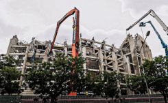 Akcióba lendültek a buldózerek, bontják a Camp Nou-t