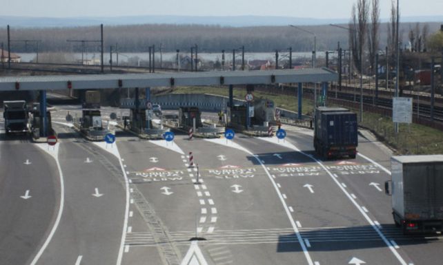 Vége az ingyenes hídhasználatnak; péntektől ismét fizetniük kell a tengerpartra utazóknak