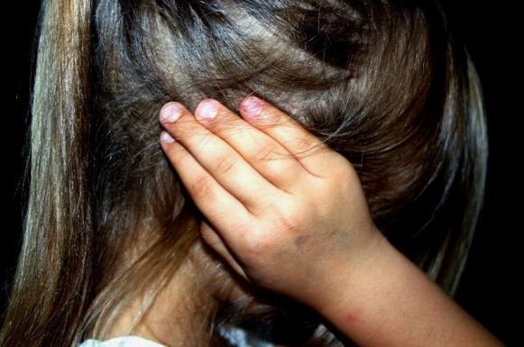 Amikor gyerekek nemi erőszak és gyermekpornográfia elkövetői – a trauma csak kibeszéléssel dolgozható fel