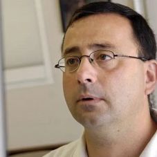 Megkéselték a sportorvost a börtönben a nőkre tett megjegyzése miatt