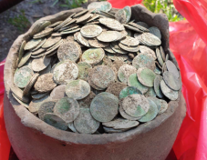 Ezüsttallérokra bukkantak Bihar megyei „kincsvadászok”