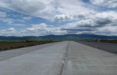 Történelmi pillanat: leszállt Hargita megyében az első utasszállító repülőgép