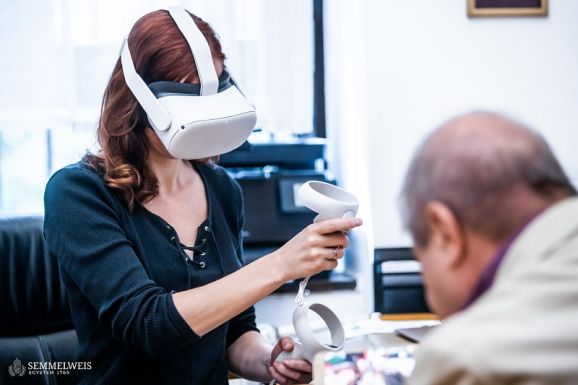 Vakrandit és tengerparti sétát is szimulálnak a mentális betegek virtuális-valóság terápiájában