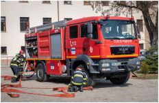 Szabálytalanul parkoló autók akadályozzák a mentő- és tűzoltóautókat Sepsiszentgyörgyön