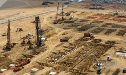 Szijjártó Péter: nevetséges, hogy a BMW Magyarország helyett vigye Romániába  a gyárát