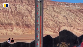 Özönlenek a turisták a hegyre, hogy a 80 Celsius-fokban szelfizzenek 