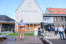 „A sport által jobb emberek, jobb magyarok leszünk” – felvatták a jégkorongakadémia csíkkarcfalvi kollégiumát