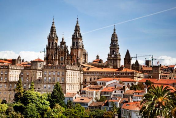 Idegenforgalmi adóval fékeznék meg a turizmust az El Caminón