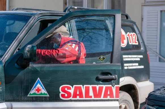 Holtan hoztak le egy turistát a hegyről