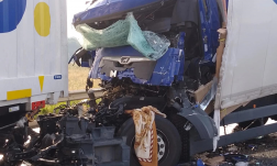 Halálos baleset az autópályán: két nyergesvontató ütközött