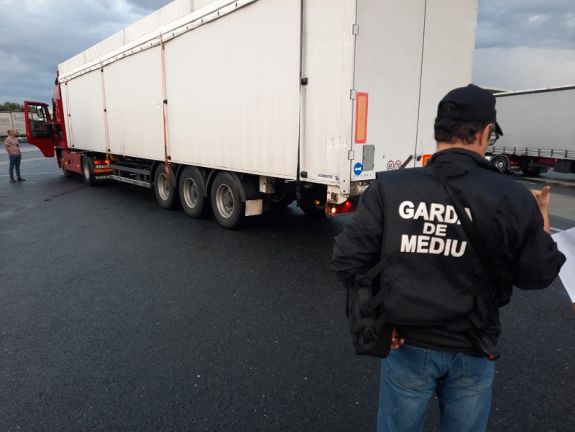 Huszonhárom tonna szemetet térítettek vissza a határtól