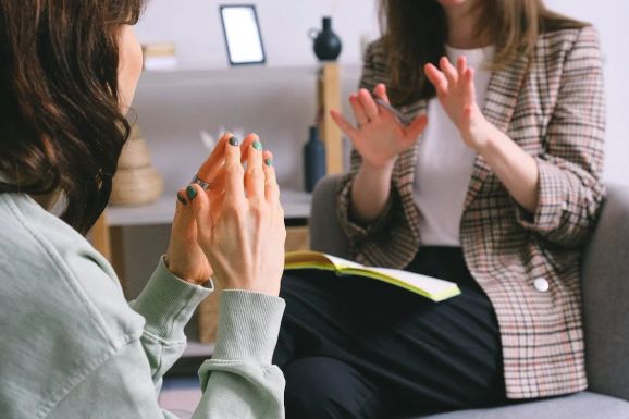Nem túl népszerű az iskolai tanácsadói állás, közben a pszichológia szakot választják a legtöbben az egyetemeken