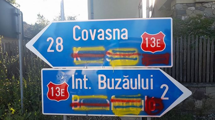 Szemet szúrtak a bodzafordulói útjelzőtáblán a magyar helységnevek