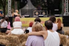 A diszkriminációllenes tanácshoz fordultak Simion homofób üzenete miatt