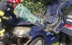 Fának csapódott autójával egy idős bácsi, a helyszínen életét vesztette