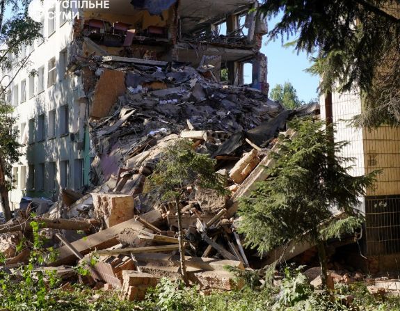 Orosz rakéta talált el egy iskolát Ukrajnában, ketten meghaltak, többen megsérültek