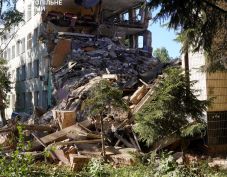 Orosz rakéta talált el egy iskolát Ukrajnában, ketten meghaltak, többen megsérültek