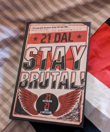 „Közéjük tartozom. Ők az én népem” – Stay Brutal!, avagy mit is rejt egy metálantológia?