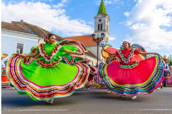 Egzotikus országok részvételével zajlott a XI. Nagyenyedi Folklórfesztivál