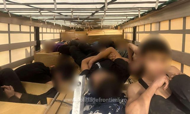Huszonnégy migránst tartóztattak fel vasárnap a határrendészek
