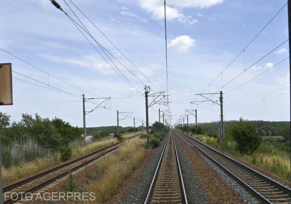A hőségben vesztegelt a mezőn egy vonat 400 utasa