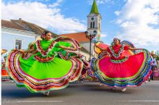 Egzotikus országok részvételével zajlott a XI. Nagyenyedi Folklórfesztivál