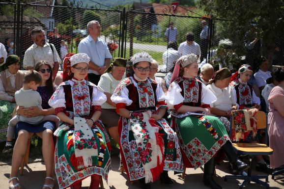 Felújított iskola névadó ünnepséget és falunapot ültek a szilágysági Zsobokon