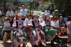 Felújított iskola névadó ünnepséget és falunapot ültek a szilágysági Zsobokon