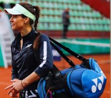 Vihart kavart üzenetével a román teniszezőnő