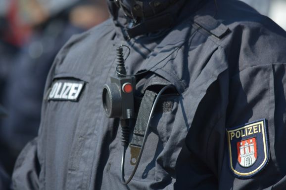 „Kikapcsolják” a fogyasztóvédők testkameráit, és a rendőröket is „megdorgálta” az ANS