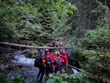 Kilenc magyarországi turista letért a kijelölt útról és eltévedt a Radnai-havasokban