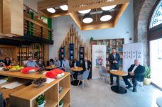 Megnyílt a kolozsvári könyves kávézó, a Refo Café