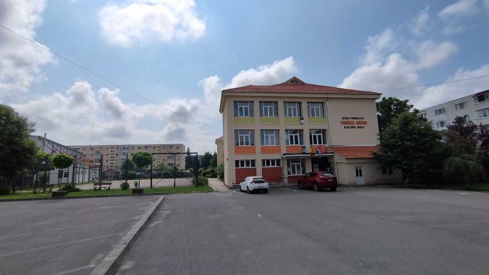 Ezüstérmesek a kézdivásárhelyi újrahasznosító diákok, nyereményükből megújulhat az iskola sportpályája