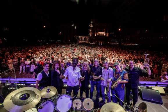 Augusztus 20-án Kolozsváron lép fel a világhírű Mandoki Soulmates