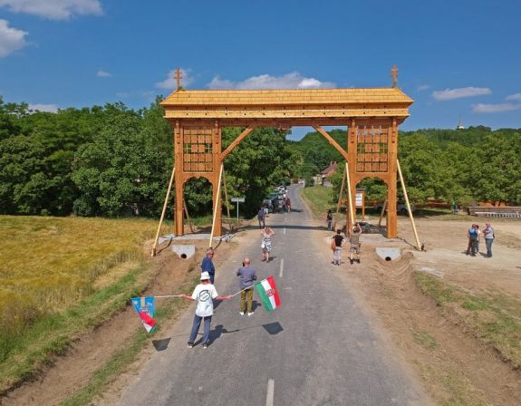 Már nem a torjai a világ legnagyobb székelykapuja