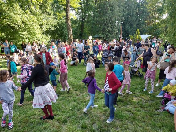 Ilyen volt a gyereknapi forgatag Csíkszeredában