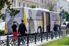 Kolozsváron állomásozik a Petőfi-busz: a vándormúzeum mindenki előtt nyitva áll