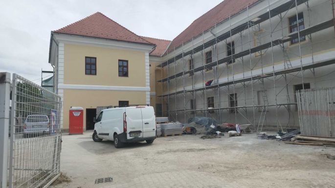 Megkezdték a Székely Katonanevelde meszelését Kézdivásárhelyen