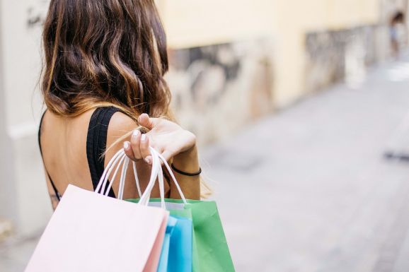 Hihetetlen: többet plázáznak a romániai férfiak, mint a nők