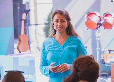 J. Kovács Judit: „A gyerekek világa a szülői ölben kerekedik ki”