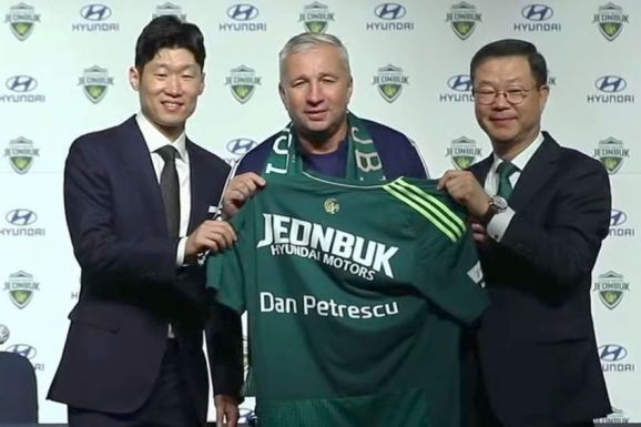 Bemutatta Dan Petrescut a dél-koreai Jeonbuk Hyundai Motors