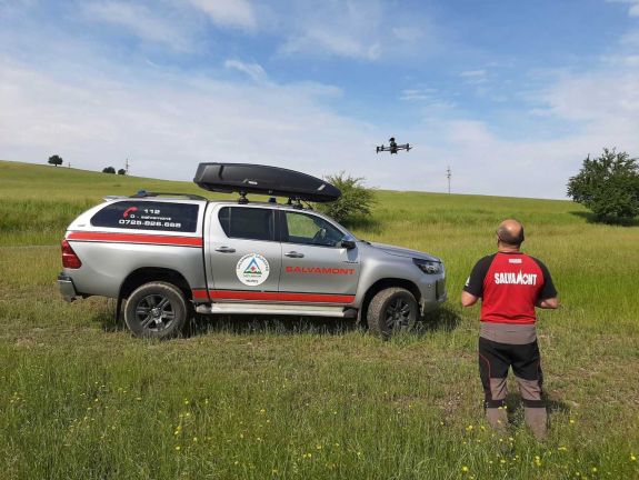 Csúcstechnológiás drónnal kereshetnek a Maros megyei hegyimentők