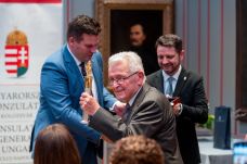 FRISSÍTVE - Kolozsváron adták át Péntek János nyelvésznek a Széchenyi-díjat