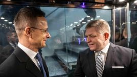 A kaméleon Fico és pártja a felvidéki magyarok voksaira ácsingózik