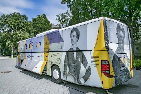 Háromszéki városokban állomásozik a Petőfi-busz