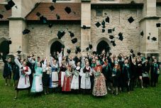 Elballagtak a Sapientia EMTE Kolozsvári Karának végzős diákjai